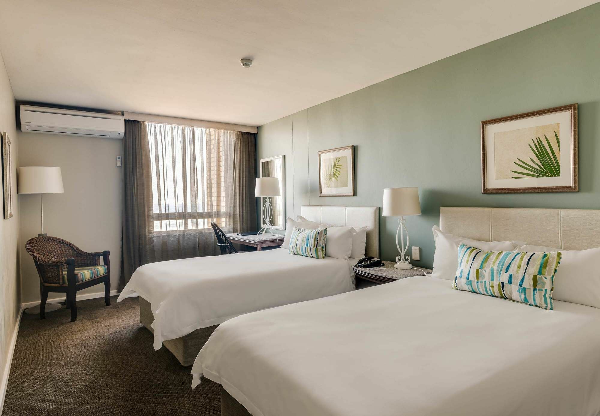 Protea Hotel By Marriott Karridene Beach Amanzimtoti Buitenkant foto