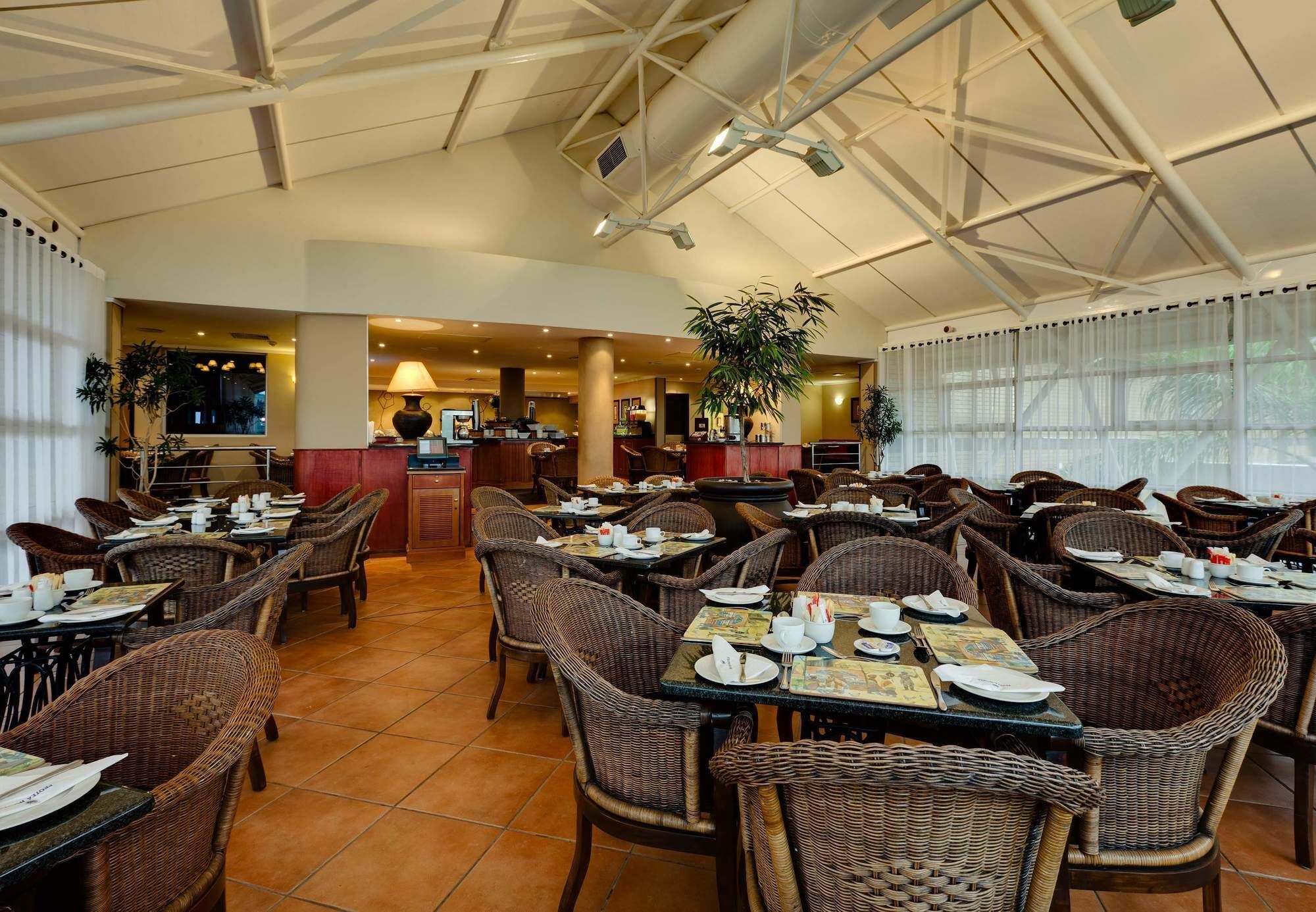 Protea Hotel By Marriott Karridene Beach Amanzimtoti Buitenkant foto